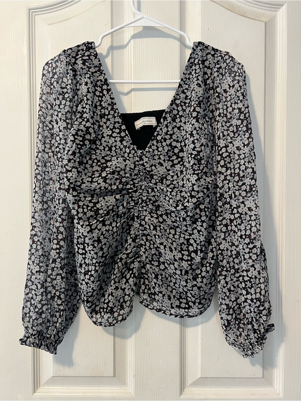 Abercrombie & Fitch Black, White & Blue Floral Ruching Blouse Top Size Medium